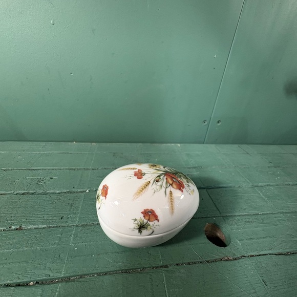 Lefton Egg Shaped Trinket Dish With Floral Motif - Picture 3 of 10